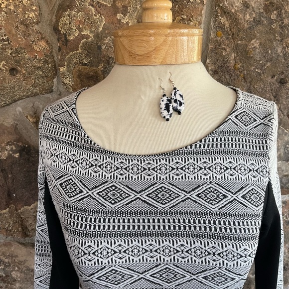 ❗️❗️SALE❗️❗️Sexy body con with 🎁 FREE earrings - Picture 4 of 5